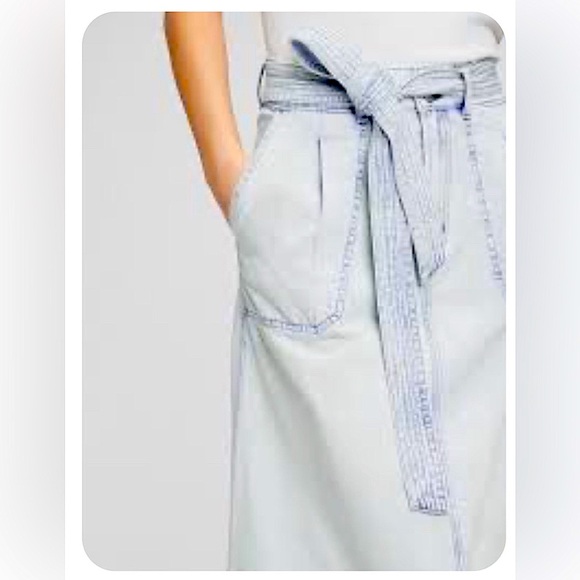 Soft Denim Pencil Skirt with belt from Gap. - Picture 4 of 15